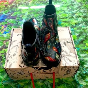 The SakRoots rain boots
